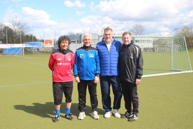 Fussball-Legende Klaus Fischer mit seiner Fussballschule in Göttelborn