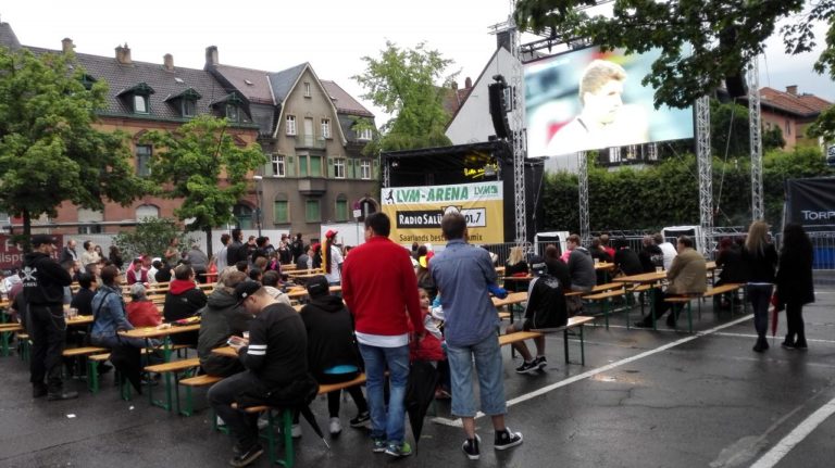 Kontroverse um das Public Viewing auf dem Schmelzerparkplatz