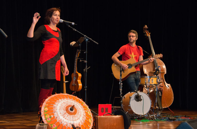 Musikalische Unterrichtsstunde auf Französisch in der St. Ingberter Stadthalle