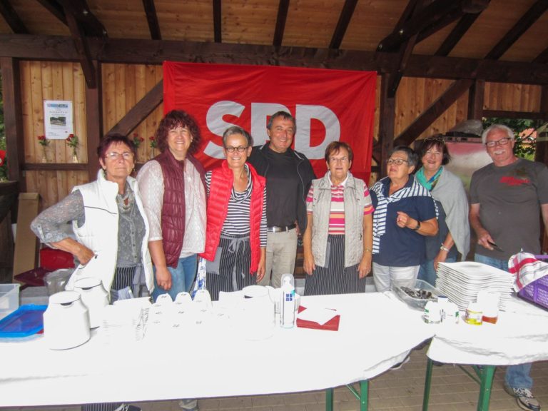 SPD Oberwürzbach feierte Sommerfest in der Dorfmitte am Bach