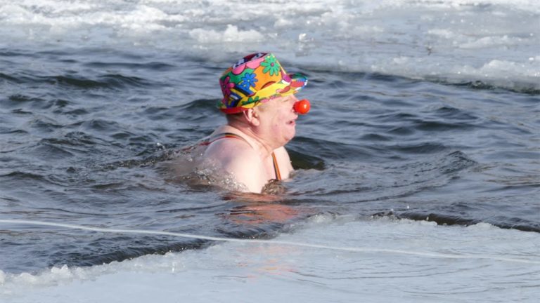 Eisschwimmen im Itzenplitzer Weiher