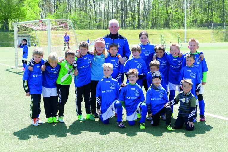 Team von Rekord-Nationalspieler Klaus Fischer im Saarland