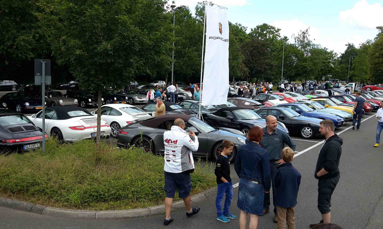 Porsche-Freunde treffen sich in Saarlouis