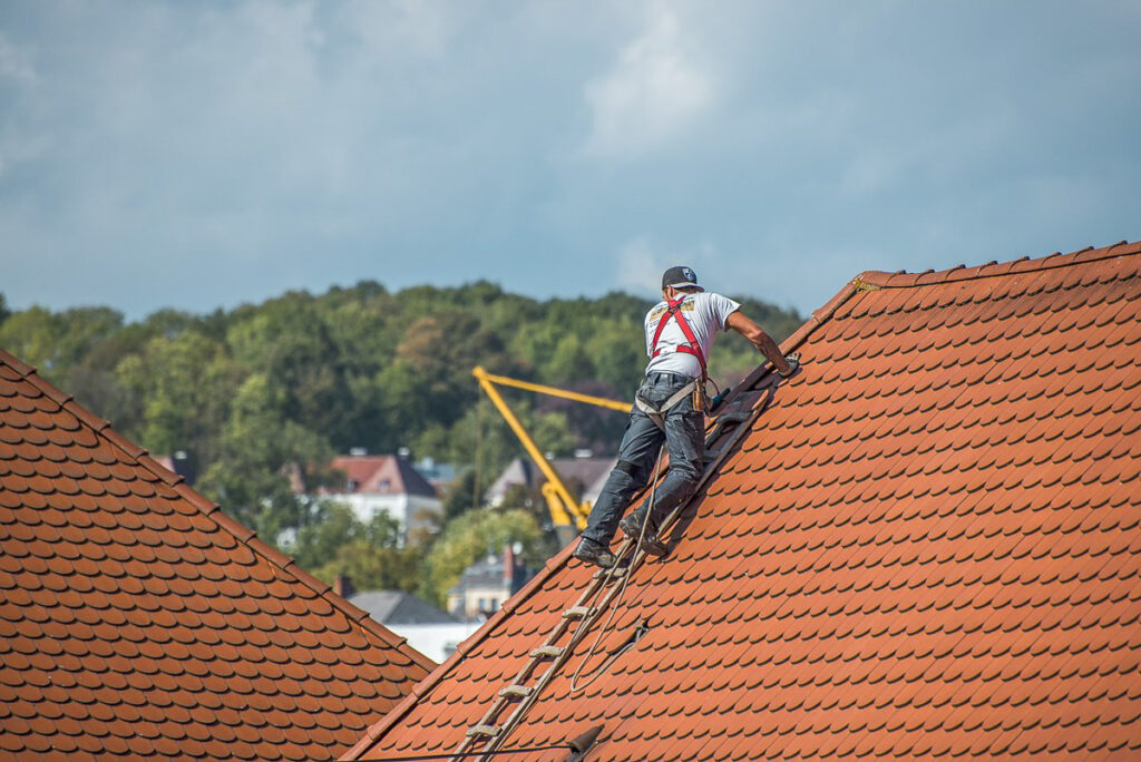 IG BAU Saar-Trier: Inflationsausgleichprämie für 600 Dachdecker im Raum Saarbrücken