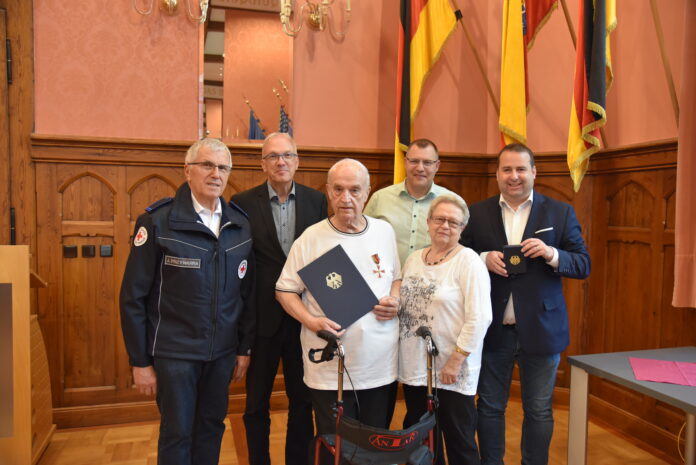 Lothar König aus Marpingen erhält Verdienstkreuz am Bande Foto: Pressestelle MASFG/J.Ranft