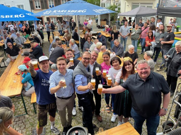 Fassanstich beim Stadtfest in St. Ingbert - Foto: F. Jung