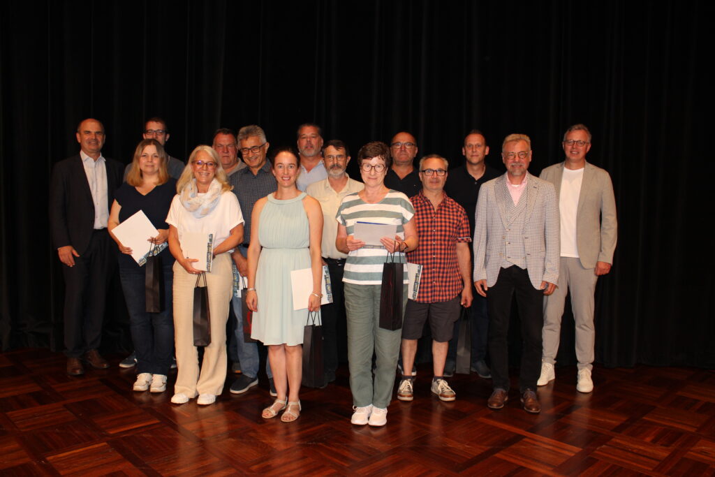 Jubilare der Peter Gross Bau Niederlassungen St. Ingbert und Kaiserslautern. Foto: Peter Gross Bau