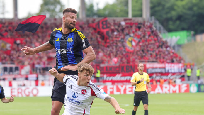 Mit Wucht: Kai Brünker erzielte den Ausgleich für den FCS. Am Ende sollte seine Mannschaft dennoch knapp scheitern. Fotos: Claus Kuhn