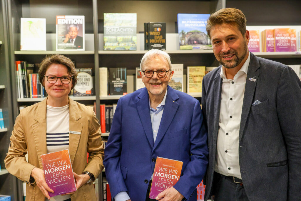 v.l.n.r.: Dörte Heinrich (Bock & Seip), Werner Schreiber und Oberbürgermeister Uwe Conradt.