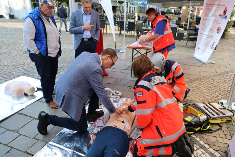 Erfolgreiche Aktion zur „Woche der Wiederbelebung“ in St. Ingberter Fußgängerzone