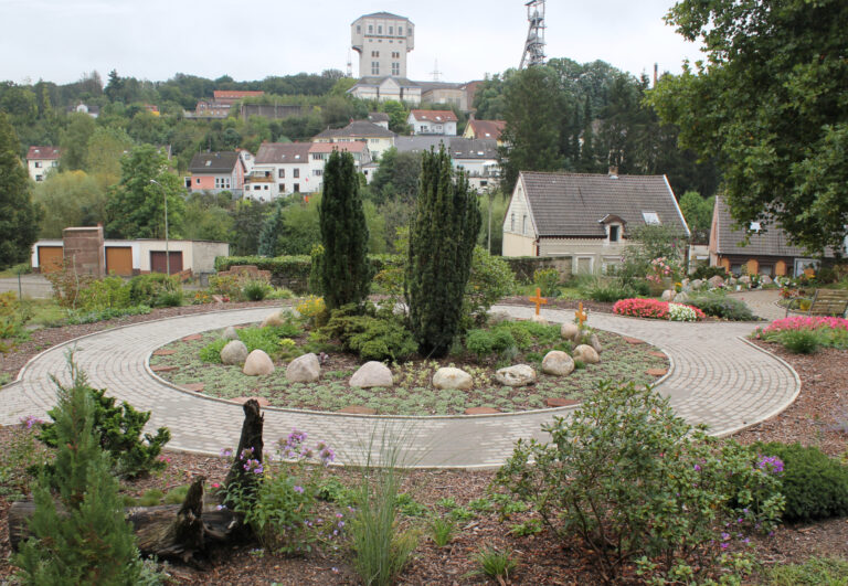 Erweiterung des Memoriam-Gartens auf dem Friedhof Fischbach-Camphausen abgeschlossen