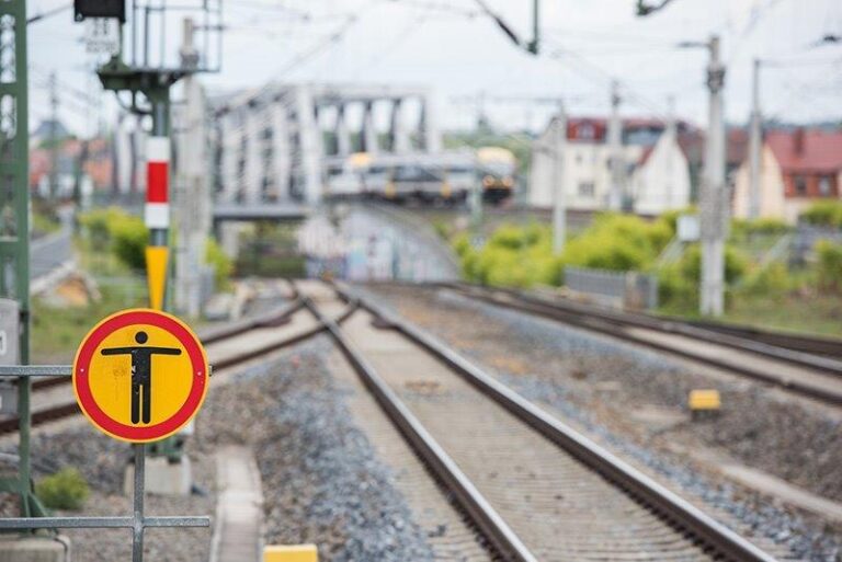 Unbefugte Gleisüberschreitungen nehmen zu: Bundespolizei warnt vor Lebensgefahr