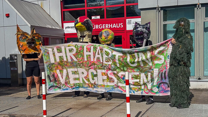 Tierischer Protest vor der Stadtratssitzung in Burbach