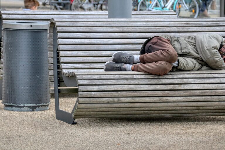 Gemeinsame Anstrengungen zur Überwindung von Obdach- und Wohnungslosigkeit bis 2030