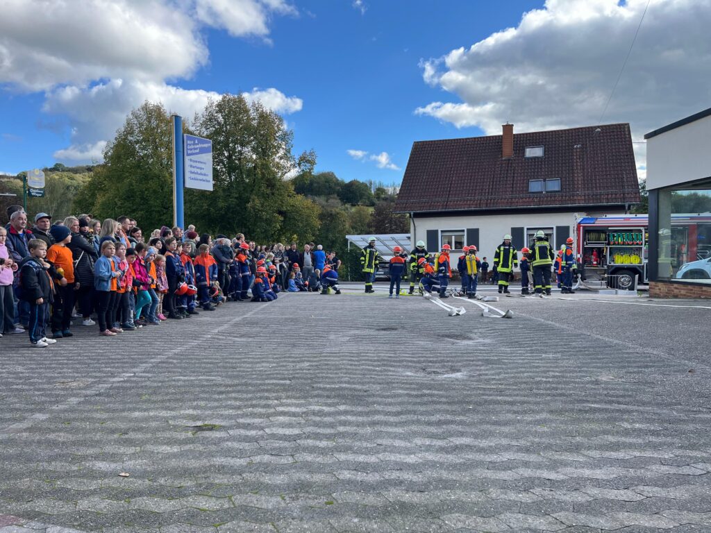 Gemeinschaftsübung der Jugendfeuerwehr Tholey in Überroth-Niederhofen - Fotos: Lukas Becker, Feuerwehr Landkreis St. Wendel