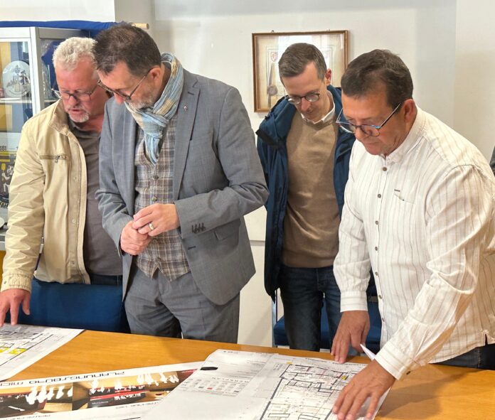 Von links: Andreas Michaeli (Architekt), Reinhold Jost (saarländischer Innenminister), Jan Diersmann (SPD-Stadtratsmitglied), Martin Biedermann (Ortsvorsteher Rohrbach) Foto: SPD Rohrbach