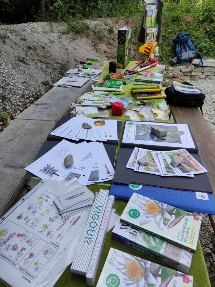 Aktiv in der Umweltbildung, Streuobstwiesen-Rucksack Foto: © Melanie Fischer-Krupp