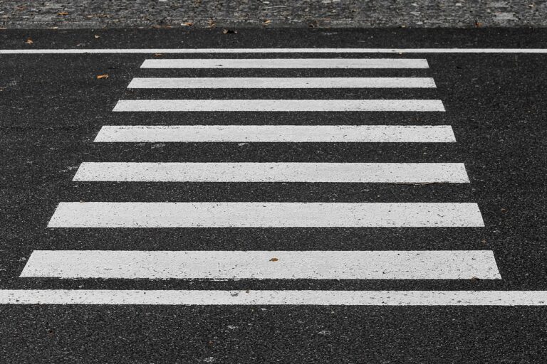 Straßenverkehrsgefährdung am Zebrastreifen in Bachem – Polizei bittet um Zeugenhinweise