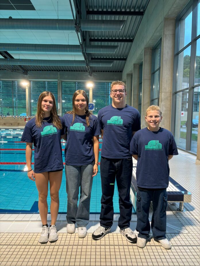 Die Stars des Homburger Schwimmclubs in der Albert-Wagner-Schwimmhalle des Olympiastützpunkts Saarbrücken. V. l. n. r.: Nele Bär, Anja Schaumburger, Nils und Moritz Gerdelmann.