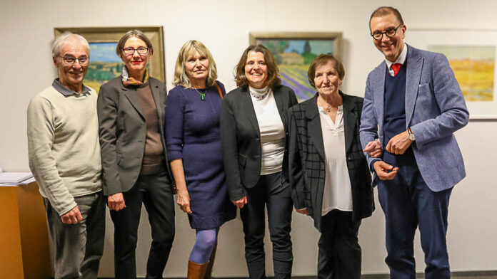 Ausstellung Benno Breyer v.l.n.r.: Beigeordneter Albrecht Hauck, Andrea Fischer, Abteilungsleiterin Städt. Kunstbesitz, Kunsthistorikerin Dr. Brigitte Quack, Tochter Regina Breyer, Ehefrau Christa Breyer und Oberbürgermeister Dr. Ulli Meyer bei der Ausstellungseröffnung von Benno Breyer in der Rathausgalerie.