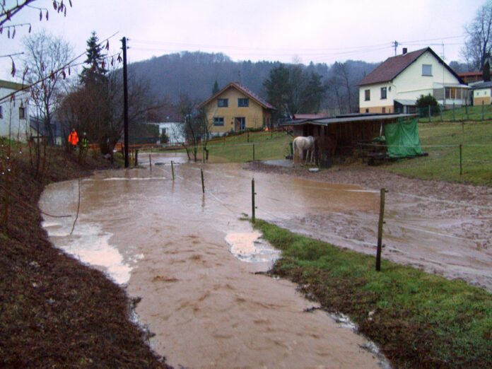 Auch die Gemeinde Losheim am See war in zurückliegenden Jahren bereits von Hochwasser durch Starkregenereignisse betroffen. So kam es bspw. in den Jahren 2007 und 2021 im Ortsteil Rissenthal zu Überschwemmungen. Foto: Freiwillige Feuerwehr Rissenthal