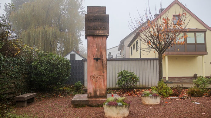 Neuweiler: Ehrenmal in der Hochstraße