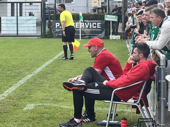 Heiko Wilhelm und Co-Trainer Manuel Bonengel - Foto: SV Rot-Weiß Hasborn