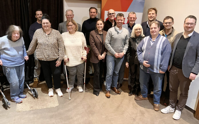 Das Foto zeigt den neuen Vorstand (von links nach rechts): Helga Riedel, Pierre Conflant, Dr. Christiane Weber, Elisabeth Geiger, Hermann Hoffmann, Jan-Peter Luxenburger, Laura Krämer, Wolfgang Wassmuth, Dr. Georg Nienaber-Malter, Frank Oran, Martina Decker, Christoph Thiery, Dr. Dr. Harald Thieme, Evgenij Mrinski und Timo Flätgen.