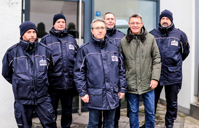 Bürgermeister Peter Klär (2.v.r.) mit dem Team der Stadtpolizei St. Wendel - Foto_ Kreisstadt St. Wendel _ Volker Schmidt