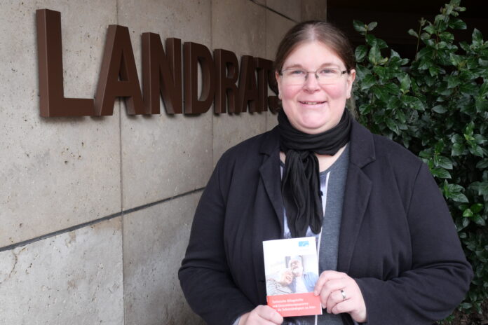 Alexandra Christmann ist die Leiterin des Seniorenbüros und der Ehrenamtsbörse des Saarpfalz-Kreises - Foto: Sandra Brettar