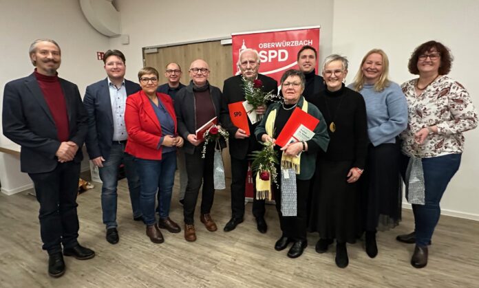 SPD Oberwürzbach: Ehrung langjähriger Parteimitglieder mit Esra Limbacher (4 vr), Christine Streichert-Clivot (2 vr) und Dunja Sauer (3 vr) - Foto: W. Goetz