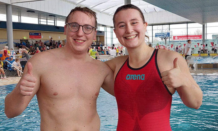 Vereins-Schwimmwart Florian Fuchs und die Medizinstudentin Victoria Luise Plebs bei den 34. internationalen Masters in der „Rheinwelle“ Gau-Algesheim