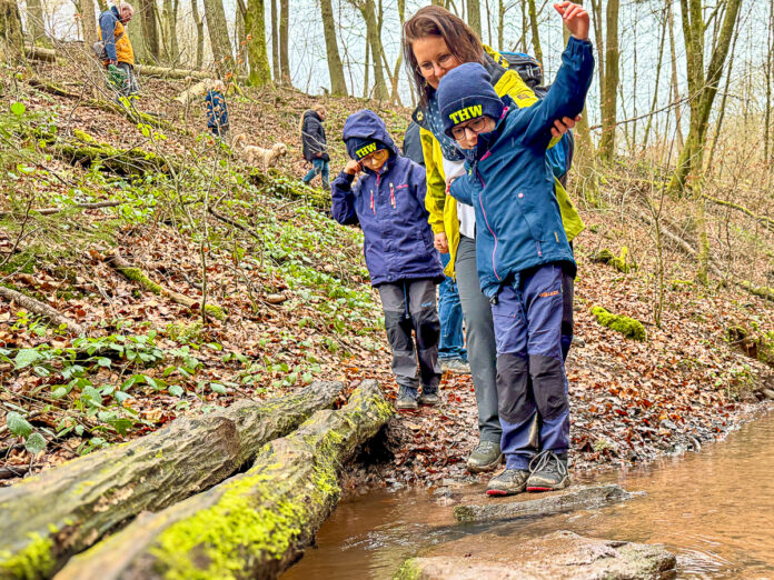 Auch die Jüngsten hatten auf der abwechslungsreichen Wanderstrecke großen Spaß. (Foto: THW/Mischa Heldt)