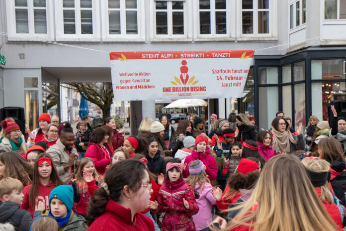 Der weltweite Aktionstag macht auf Gewalt an Mädchen und Frauen aufmerksam und fordert Gleichstellung und Gleichberechtigung ein. Foto: Landkreis Saarlouis/Yannick Hoen